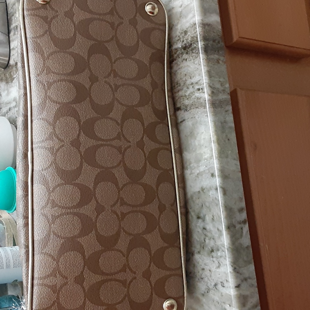 Handbag - Picture 3 of 6